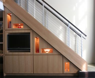 Идеи для дачи: 16 способов заполнить пространство под лестницей — апекс124.рф