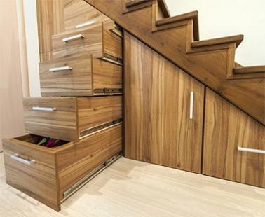 Выдвижной шкаф для обуви под лестницу